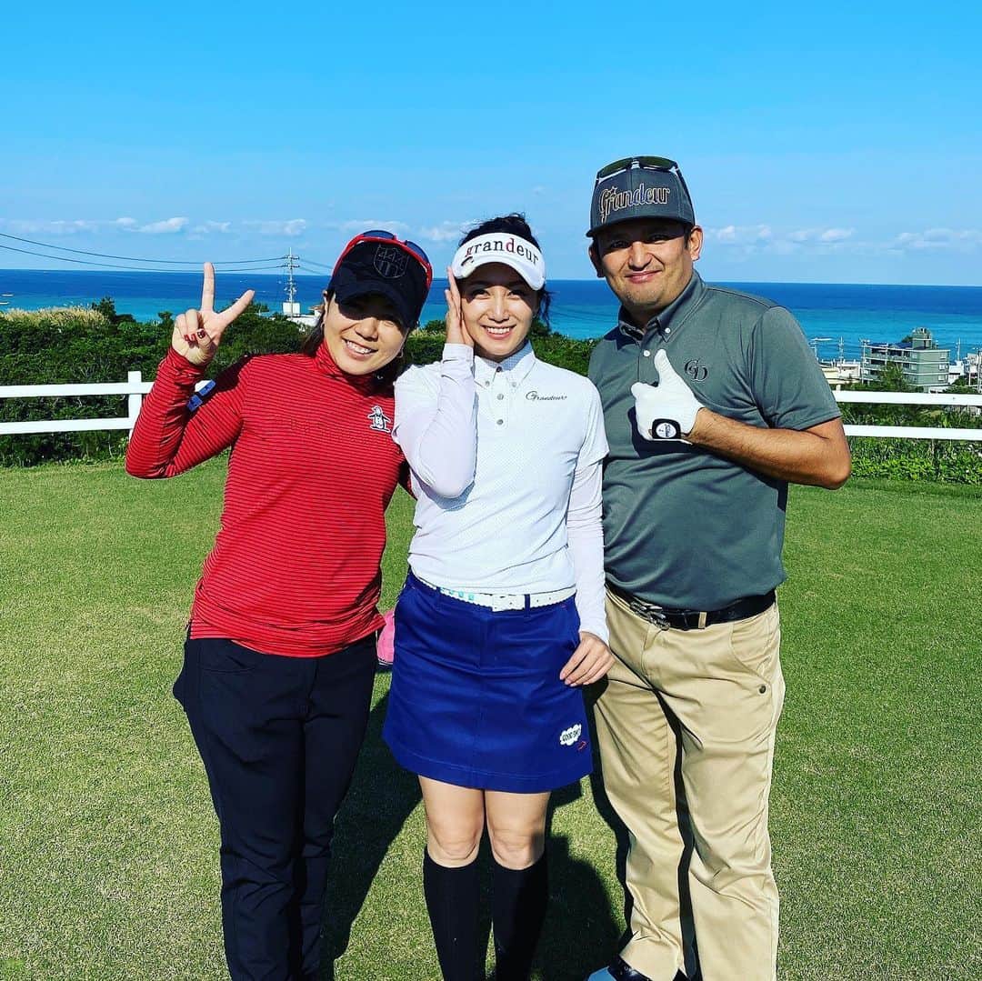 崎山一葉さんのインスタグラム写真 - (崎山一葉Instagram)「2020年⛳️初打ち。 2パーティー👯‍♀️👯‍♀️👯‍♀️👯‍♀️❣️ ・ ・ 温かくて心優しいメンバーで、ゴルフが更に好きになりました💗 ・ 束の間のoff✨ 貴重なお時間をありがとうございました♬  #okinawa #golf #pgm #grandeur  #すごく褒めてくれる仲間」1月4日 0時28分 - kazuha_sakiyama