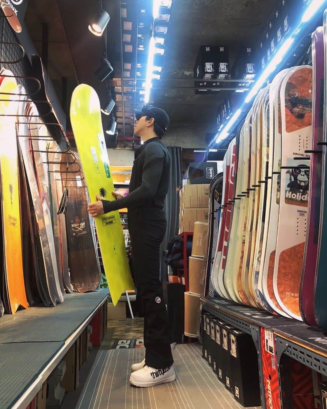 ユン・ヒョンミンのインスタグラム：「10년만에... 한의원 가야겠다...🏂 #곤지암리조트 @fusalp」