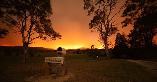 Jackson Harriesさんのインスタグラム写真 - (Jackson HarriesInstagram)「Australia is burning. This is what the CLIMATE CRISIS looks like!  Here are the facts. • Right now 200 fires are raging across the country and thousands of people have been evacuated. • Prime Minister Scott Morrison has been strongly criticised for refusing to acknowledge the link to climate change. • It’s estimated that the animal death toll is higher than 480 million. • The country has lost a third of its Koalas so far. • Over 5,000,000 hectares have burned - to put that in perspective, the Amazon fires destroyed 900,000 hectares.  We need EVERYONE right now. If you’ve doubted the science, if you’ve been waiting for proof to take action, then let this be the moment. Make this the year to demand climate action.  Below are some organisations you can support who are working directly on the ground. If you know any others worth of support please comment below.  Wildlife Rescue - @wireswildliferescue Vic Fire Service - @cfavic  Nsw Fire Service - @nswrfs Red Cross - @redcrossau  Sending love and support to all those affected.」1月4日 0時45分 - jackharries