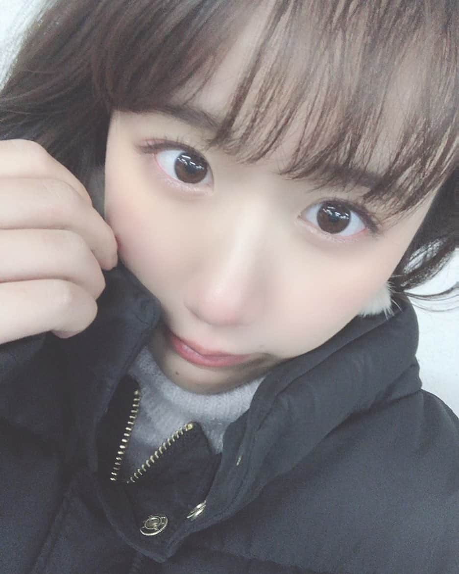 七瀬美桜さんのインスタグラム写真 - (七瀬美桜Instagram)「. . 挨拶遅くなりましたが...! あけましておめでとうございます☺️ . 去年はデビューした年ということもあり色んなことがあって充実した1年でした😌 . 今年もいろんなことに挑戦していけたらいいなぁと思っています☺️ . . 今年もよろしくお願い致します✨ . 写真は初詣行って鼻赤くなった私 . . #七瀬美桜 #グラビアアイドル #グラドル #新人グラドル #新年 #新年の挨拶 #あけましておめでとうございます #あけおめ #2020 #happynewyear #初詣 #寒い #自撮り #グラドル自撮り部 #令和 #令和2年 #followme」1月4日 0時45分 - nanasemio1210