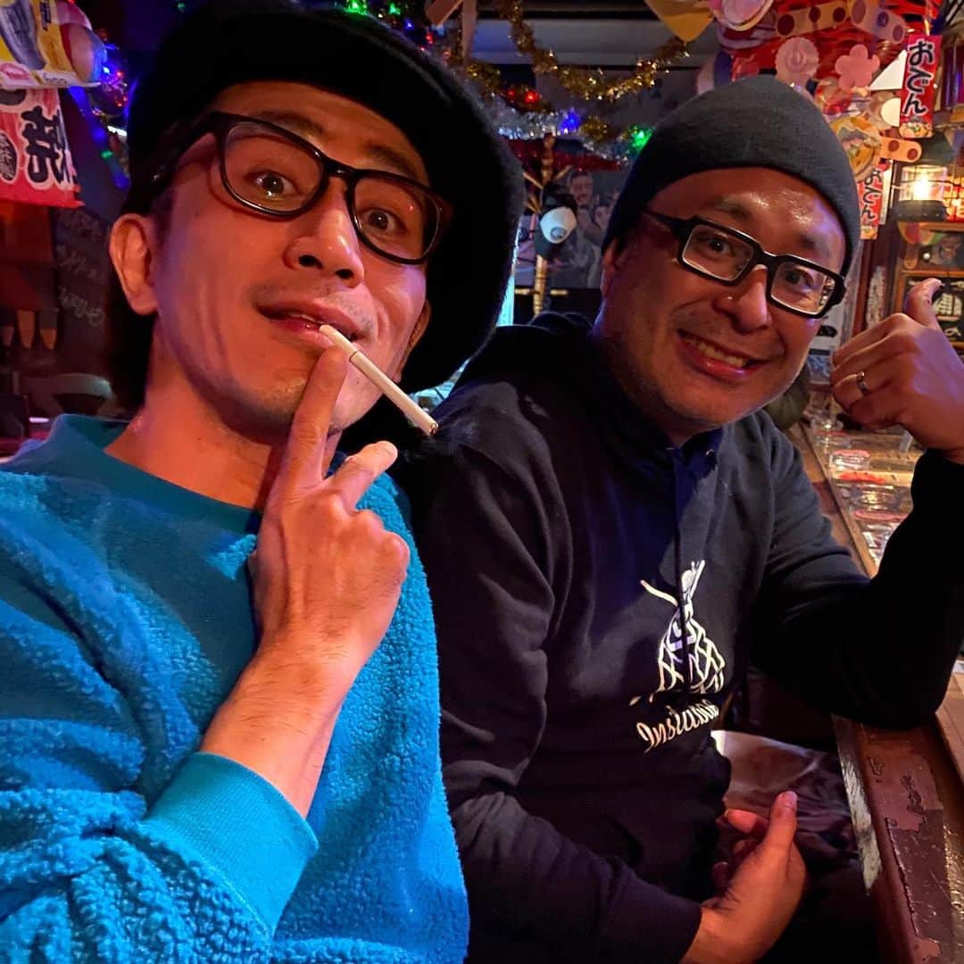 栗田善太郎のインスタグラム：「生放送後に帰省中の百々和宏と、福岡市南区中尾で新年会。今年も博多ヒエラルキーの最下層で頑張ろう会(笑)  #今やロッカーズ #めんたいロック最上位」
