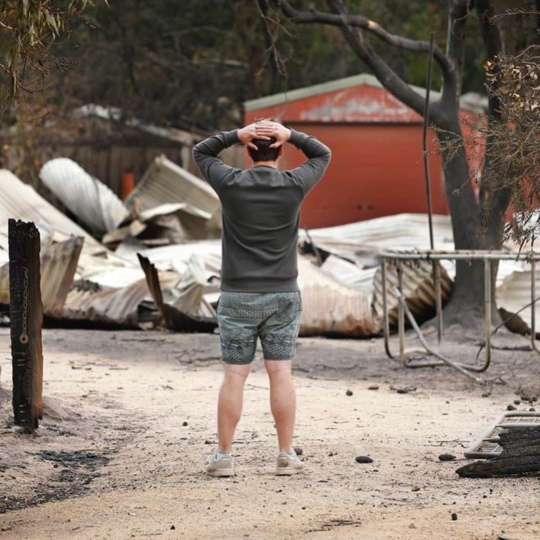 ティモシー・サイクスさんのインスタグラム写真 - (ティモシー・サイクスInstagram)「Repost from @karmagawa PLEASE SHARE WITH YOUR FOLLOWERS RIGHT AWAY: Huge wildfires in Australia are growing steadily bigger, causing tens of thousands of people to evacuate while also killing hundreds of millions of animals in their wake! The state of New South Wales just declared a state of emergency, with the authorities warning that the fires heading their way this weekend might be the worst yet in an already catastrophic season. The devastation is immense. At least 15 people have died, with 8 deaths confirmed in the past week. Fires raged across forest and scrubland along Australia’s Pacific coast, choking cities with thick smoke, charring more than 1,800 houses and killing countless wild animals. Australia is normally hot and dry in summer, but climate change, which brings more frequent and longer periods of extreme heat, worsens these conditions and makes vegetation drier and more likely to burn. This is the worst fire season in Australia’s recorded history and what we can do to help is share these powerful images to make this go viral like the fires in Brazil did a few months ago as only then will international aid truly happen. Please join us in praying for Australia and also let’s all use our social media platforms for good and share this post with your followers and tag people, influencers, celebrities and news media that need to see this as we MUST get the word out about this urgent crisis and get international help for these communities! Photos by the great photographers @david.caird @bradfleet @mattabbottphoto and @nampix and some of the local charities we support are @wireswildliferescue @1300koalaz @deeppeacetrust @balubluefoundation @adelaidekoalahospital @nswrfs @redcrossau and every donation, great and small, are appreciated as we must come together to help Australia ASAP! #sendhelp #wildfires #karmagawa」1月4日 1時09分 - timothysykes