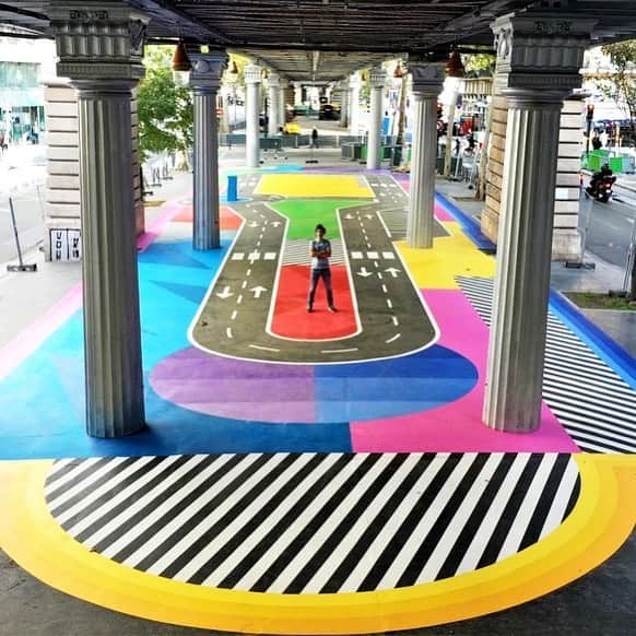 3M（スリーエム）のインスタグラム：「To help kids ride #bicycles safely 🚲, @zdey_zdey_zdey paints a creative art piece under the La Chapelle metro station in Paris with a little help from @scotchpainterstape's Original Multi-Surface Painter's Tape 2090. 📸: @tim_jarrosson #tapeart #painting #roadsafety」