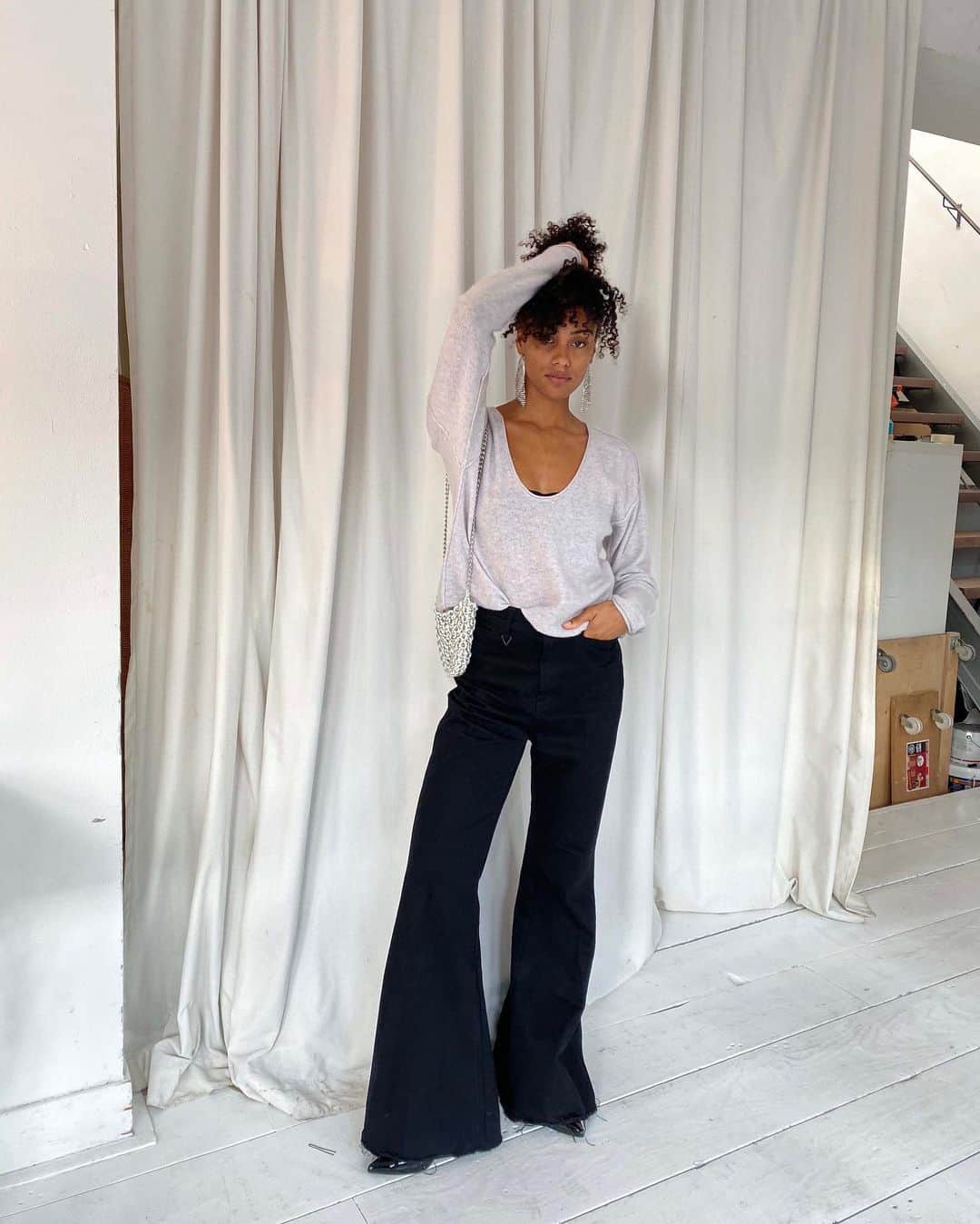 freepeopleさんのインスタグラム写真 - (freepeopleInstagram)「Make an entrance. @annesophieagp in the Bella Super Sweeper Jeans.」1月4日 1時24分 - freepeople
