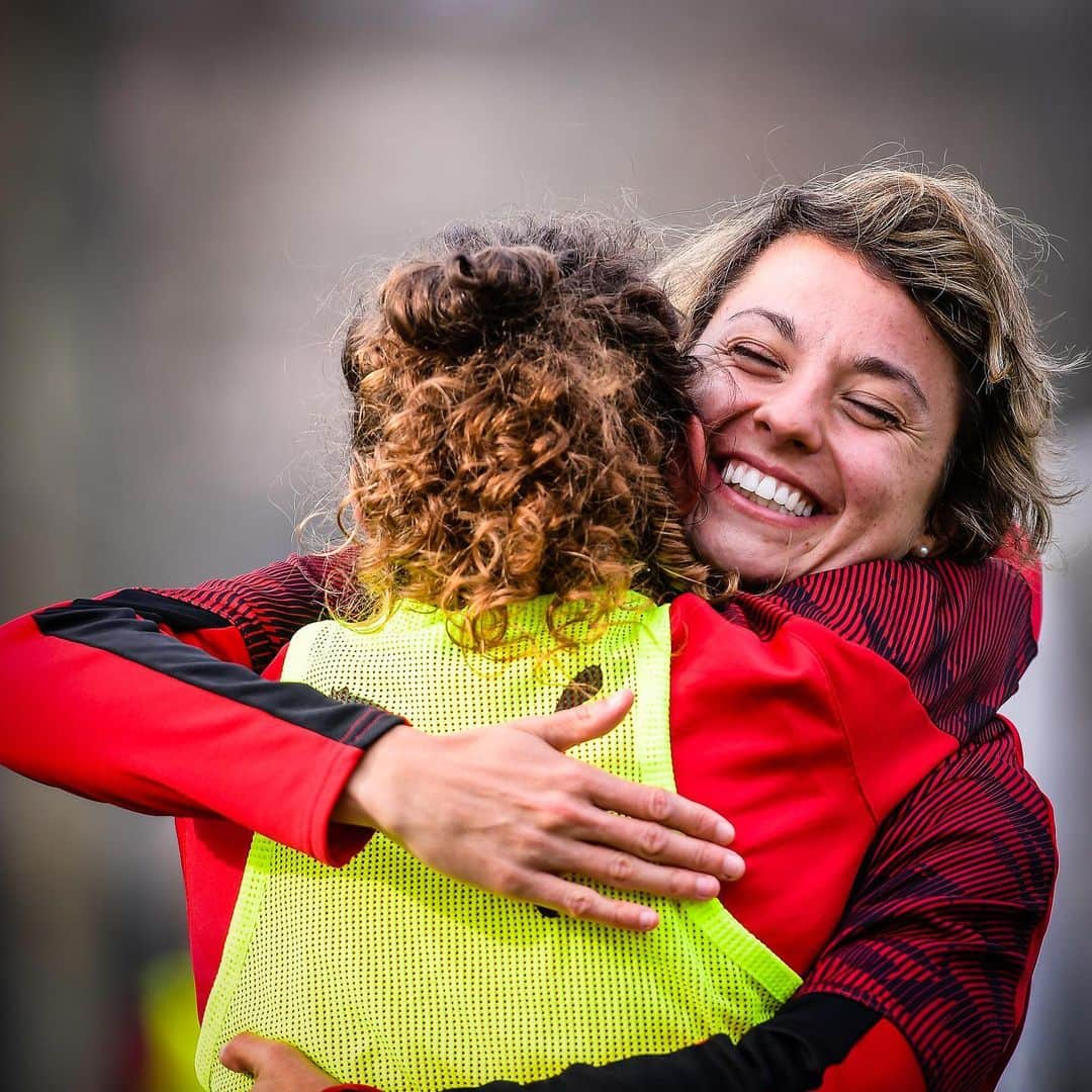 ACミランさんのインスタグラム写真 - (ACミランInstagram)「🔙 Working hard on first day of training in 2020 ❤🖤 #FollowTheRossonere #SempreMilan」1月4日 1時37分 - acmilan