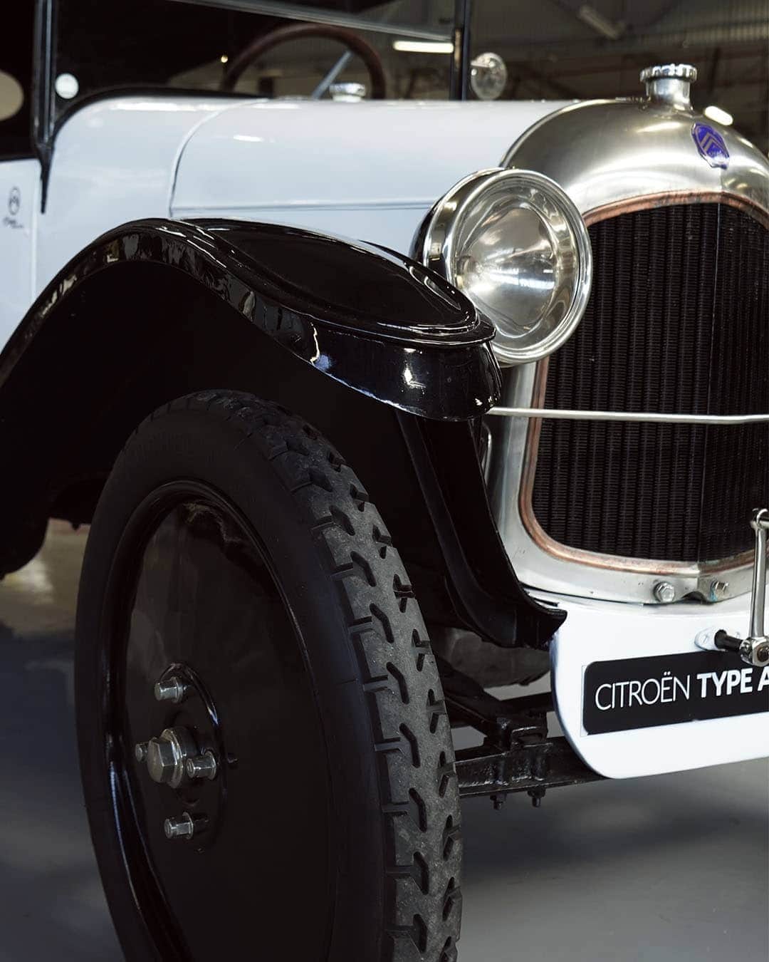 Citroënさんのインスタグラム写真 - (CitroënInstagram)「Timeless elegance. #OnceUponACar #ClassicCar #Citroen #TypeA #LeConservatoire #OldButGold #InstaCar #CarsOfInstagram #Picoftheday」1月4日 1時30分 - citroen