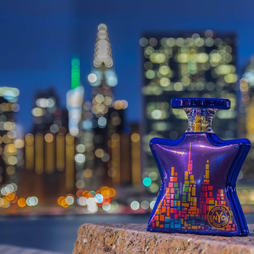 のインスタグラム：「New Year, New Scent! New York Nights is an urban gourmand infused with notes of coffee, caramel and jasmine.  #bondno9 #bondno9ny #newyork #newyorkcity #nyc #newyorknights #fragrance #perfume #love」