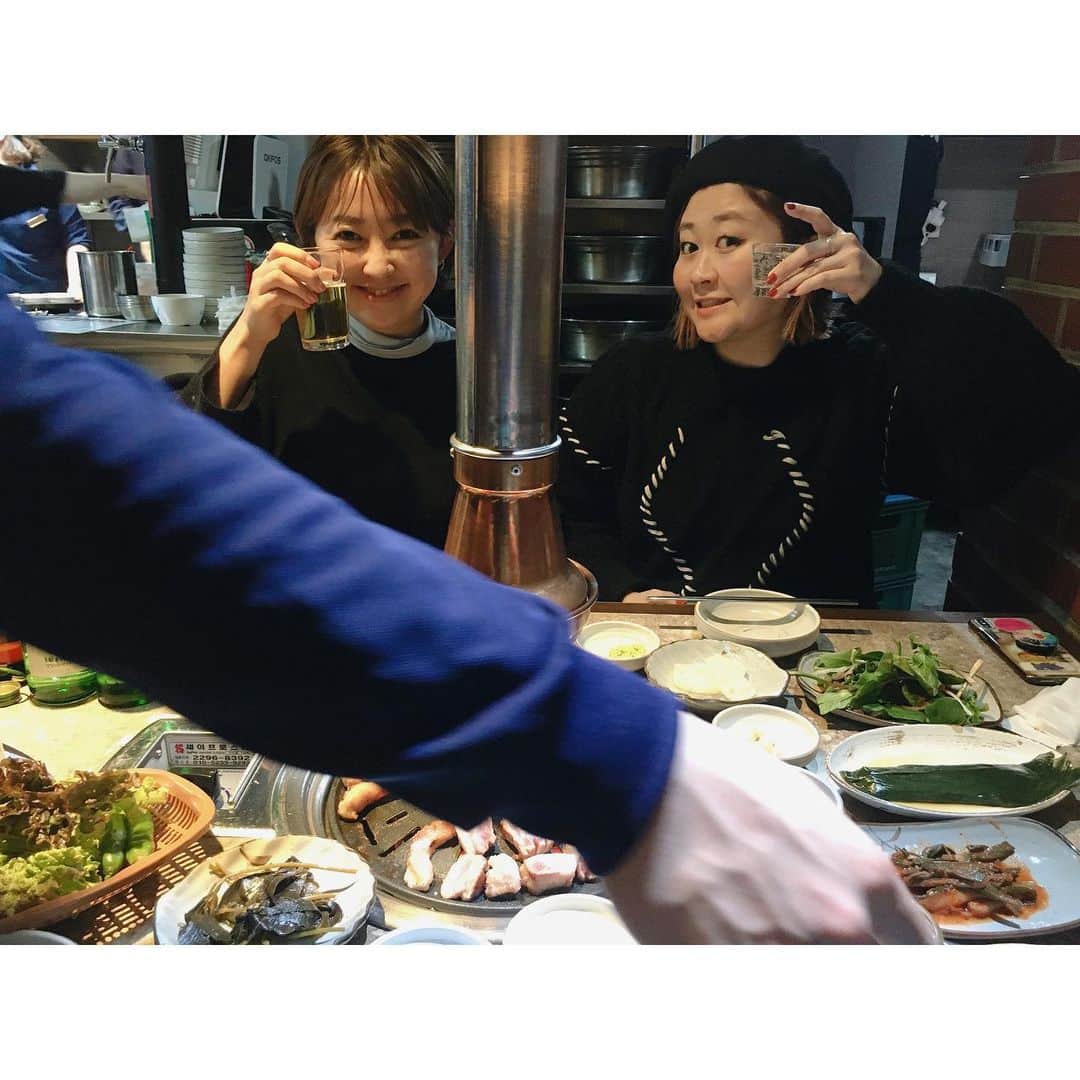 トリイクニコさんのインスタグラム写真 - (トリイクニコInstagram)「あー食べたい…🤤 . 初めて #スッタルテジ 行ってみたのに何故か早閉めにより食べれず、、 . 急遽、遅くまで開いてる肉典食堂2号店へ行ってきたよ！ 22時くらいだったけどちょっと並びました🙄 . 安定のモクサル♡ . #육전식당  #肉典食堂2号店  #🇰🇷 #韓国旅行  #kunikorea」1月4日 1時59分 - toriicamera
