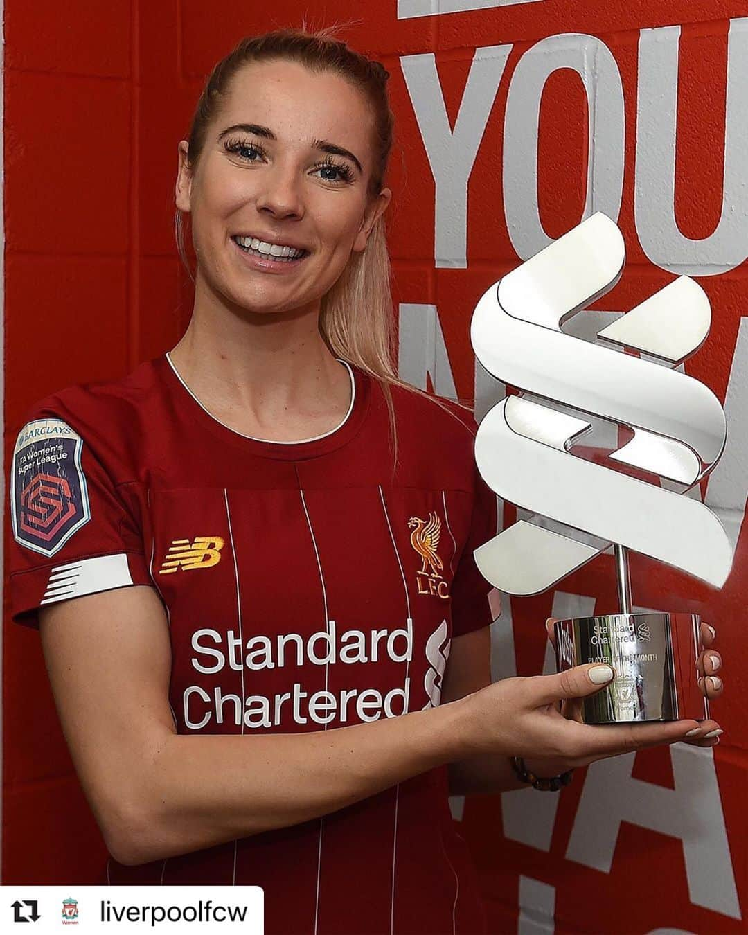 リヴァプールFCさんのインスタグラム写真 - (リヴァプールFCInstagram)「#Repost @liverpoolfcw ・・・ Some news before Sunday, @k.linnett was voted our @stanchart Player of the Month for October 🏆 Well done, Kirsty! 🙌 #LFC #LFCW #LiverpoolFC」1月4日 2時01分 - liverpoolfc