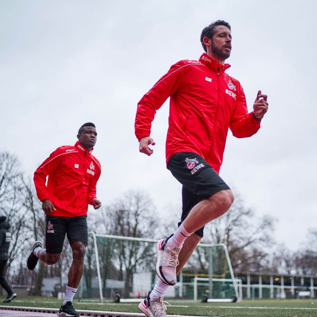 1.FCケルンさんのインスタグラム写真 - (1.FCケルンInstagram)「Nach dem Regen ist vor dem Sonnenschein: Heute Laktattest im nassen Köln, morgen Trainingslager im sonnigen Spanien. 💪😎 #effzeh  ___ #Köln #Kölle #Bundesliga」1月4日 2時14分 - fckoeln