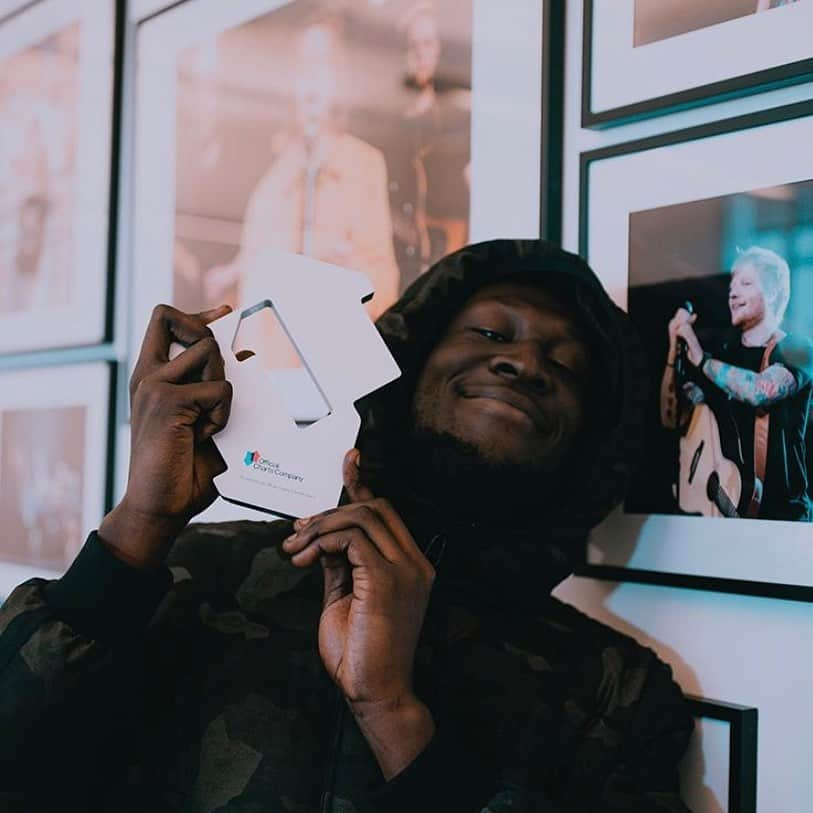 BBC Radioさんのインスタグラム写真 - (BBC RadioInstagram)「First @officialcharts UK Number 1 of the decade belongs to @stormzy @teddysphotos & @burnaboygram with ‘Own It’ 👑 📸: @stormzy」1月4日 3時02分 - bbcradio1