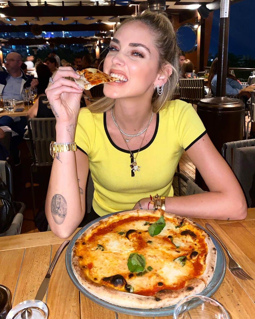 キアラ・フェラーニさんのインスタグラム写真 - (キアラ・フェラーニInstagram)「One “Ferragni” pizza please 🍕」1月4日 3時07分 - chiaraferragni