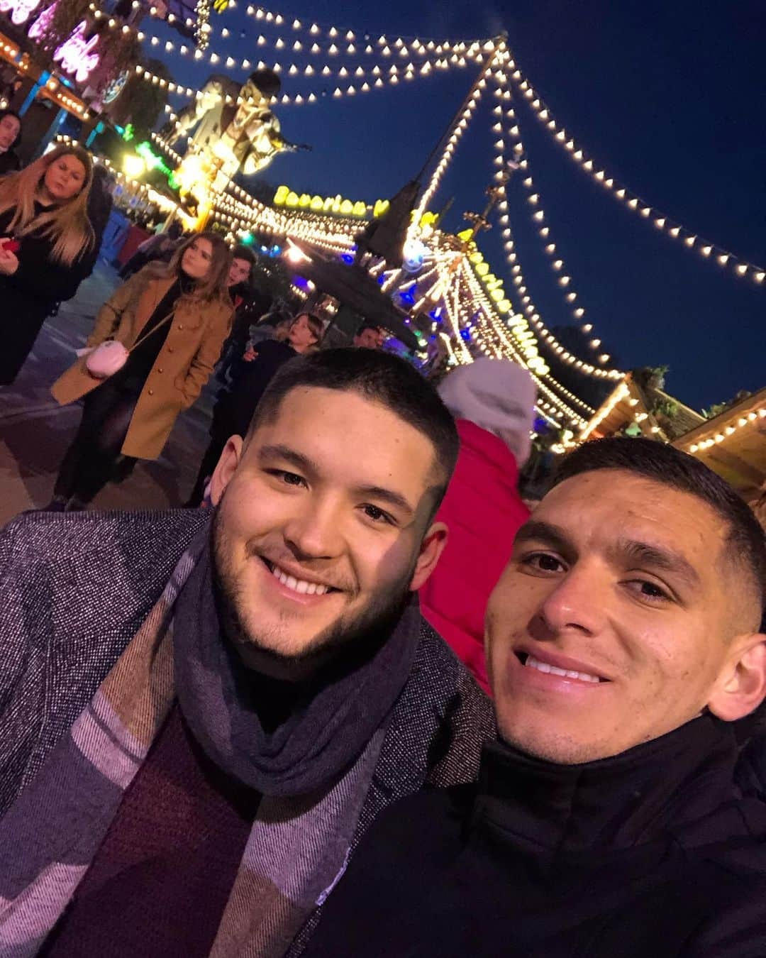 ルーカス・トレイラさんのインスタグラム写真 - (ルーカス・トレイラInstagram)「Disfrutando del día libre con mi ✌🏻 @lucaso18 en #winterwonderland #london🇬🇧」1月4日 3時21分 - ltorreira34