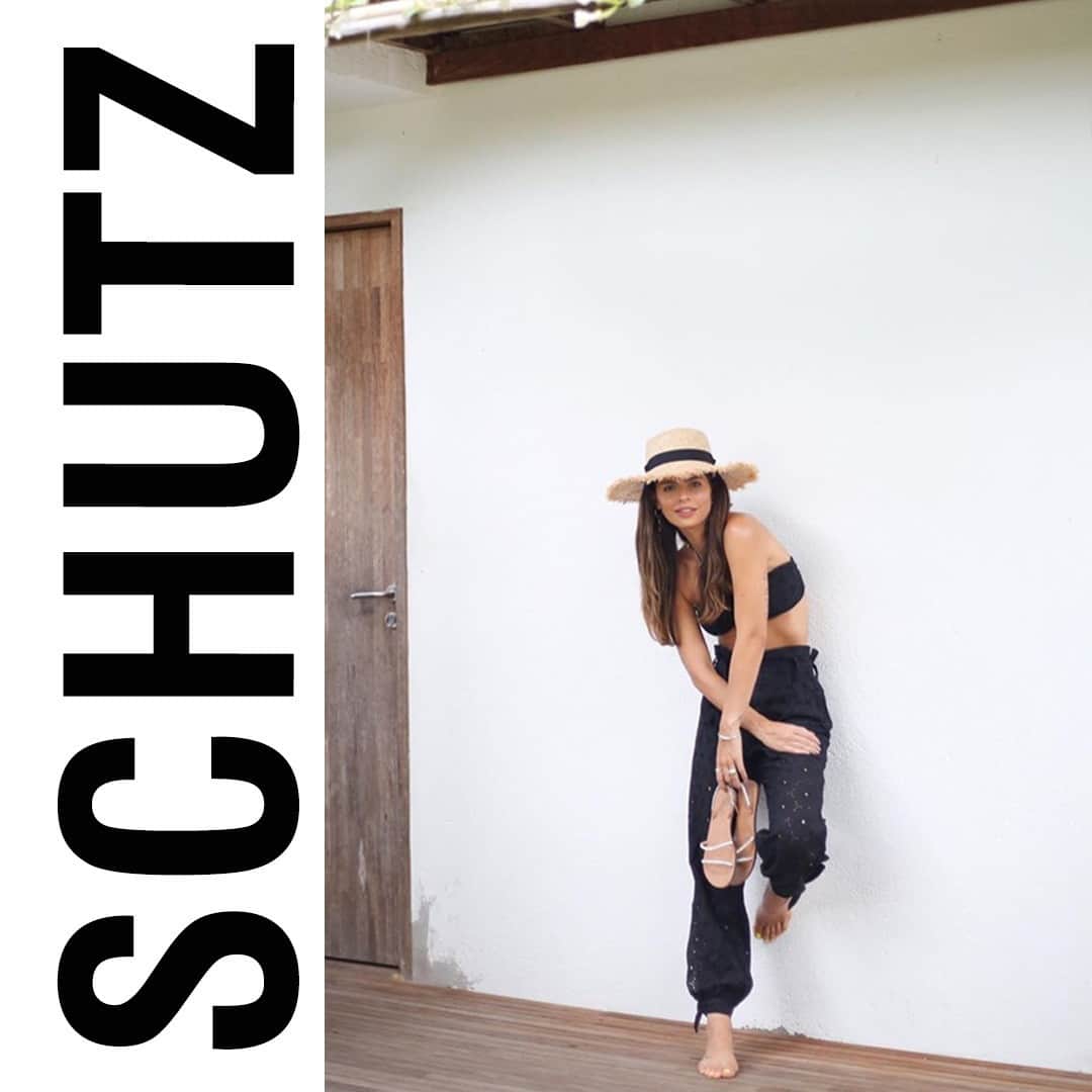 Schutzのインスタグラム：「SCHUTZ ON VACATION 🖤 #inmyschutz」