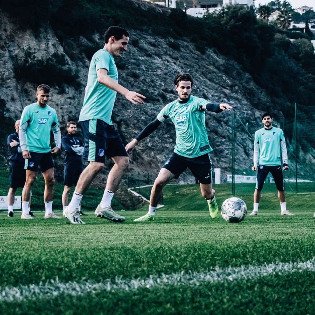 TSG1899ホッフェンハイムさんのインスタグラム写真 - (TSG1899ホッフェンハイムInstagram)「👋 #Marbella! #tsg #trainingslager #winterpause #bundesliga #preparation #trainingcamp #training」1月4日 4時35分 - tsghoffenheim