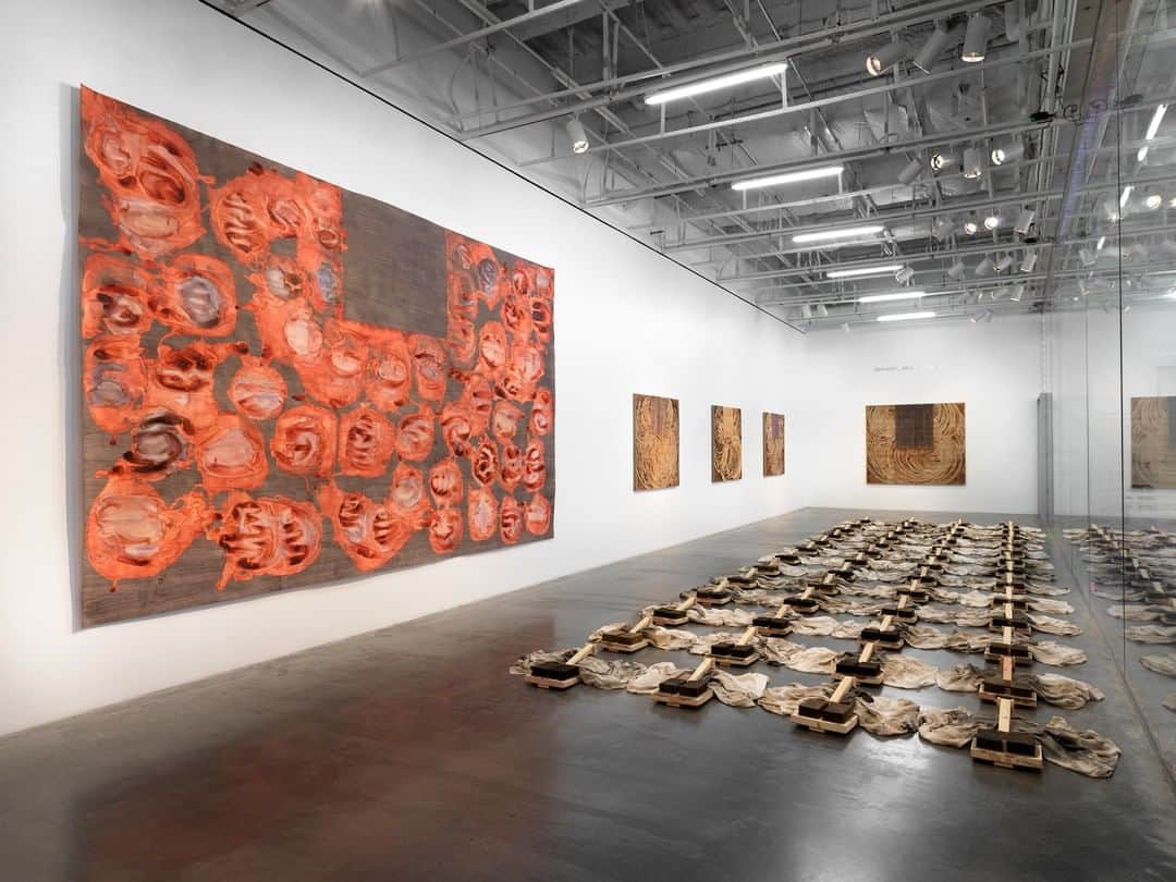 ニュー・ミュージアム・オブ・コンテンポラリー・アートさんのインスタグラム写真 - (ニュー・ミュージアム・オブ・コンテンポラリー・アートInstagram)「🚨 Closing soon! 🚨 Don't miss the final weekend to see "As Above, So Below," the first solo museum exhibition of Los Angeles-based artist Carmen Argote. On view in our Lobby Gallery through this Sunday, January 5. #CarmenArgote @carmen.argote ⠀⠀⠀⠀⠀⠀⠀⠀⠀⠀⠀⠀ Photo: @dariolasagni」1月4日 4時38分 - newmuseum