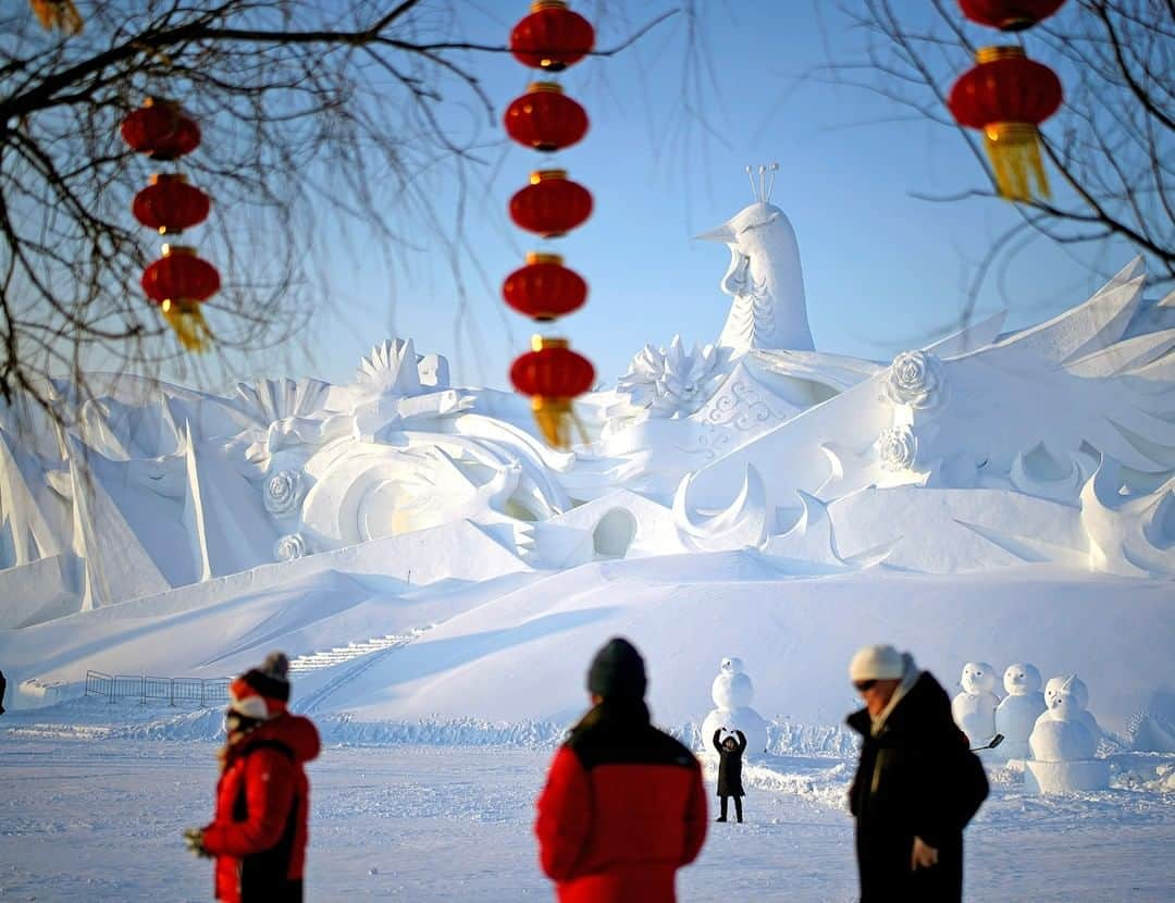 NBC Newsさんのインスタグラム写真 - (NBC NewsInstagram)「People visit a snow sculpture created for the annual #Harbin International Ice and Snow Sculpture Festival in China.⁠ .⁠ 📷 Aly Song / @reuters」1月4日 4時38分 - nbcnews