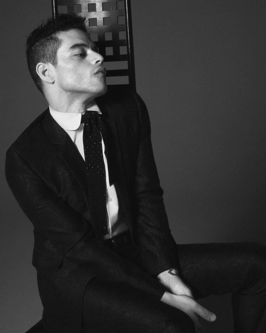 サンローランさんのインスタグラム写真 - (サンローランInstagram)「RAMI MALEK - SPRING SUMMER 20 #YSL30 by ANTHONY VACCARELLO PHOTOGRAPHED by @davidsimsofficial ⠀⠀⠀⠀⠀⠀⠀⠀⠀ #YSL #SaintLaurent #YvesSaintLaurent @anthonyvaccarello」1月4日 5時01分 - ysl