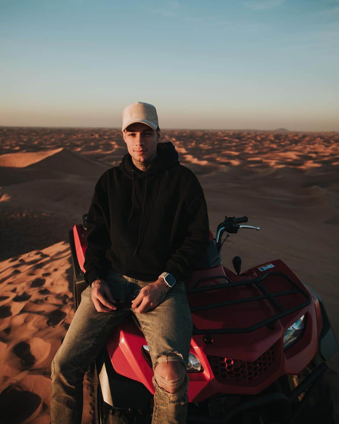 グレゴリー・ファン・デル・ヴィールのインスタグラム：「Always fun in the desert 📷: @gibsterg」