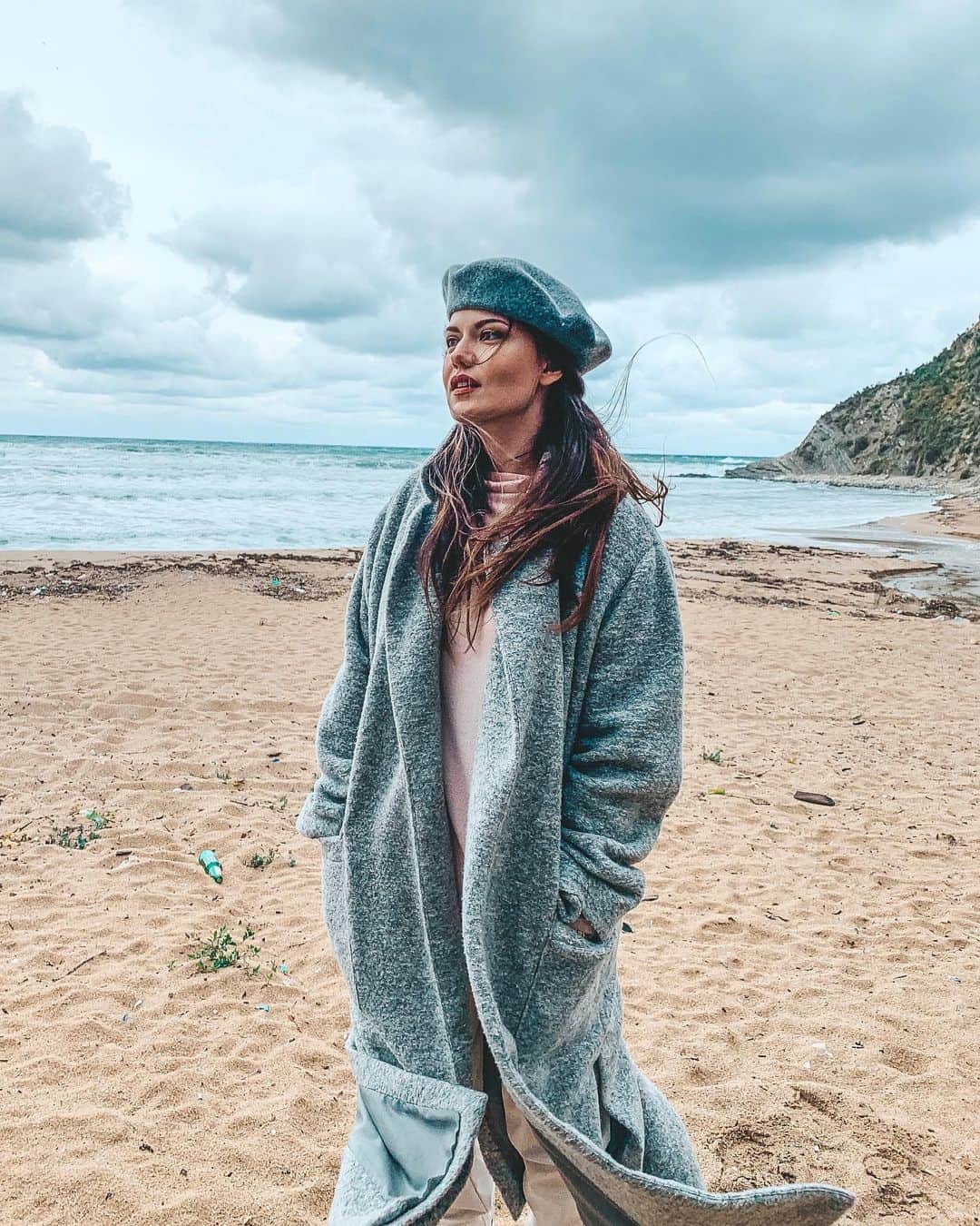 Fahriye Evcenのインスタグラム：「🤍」