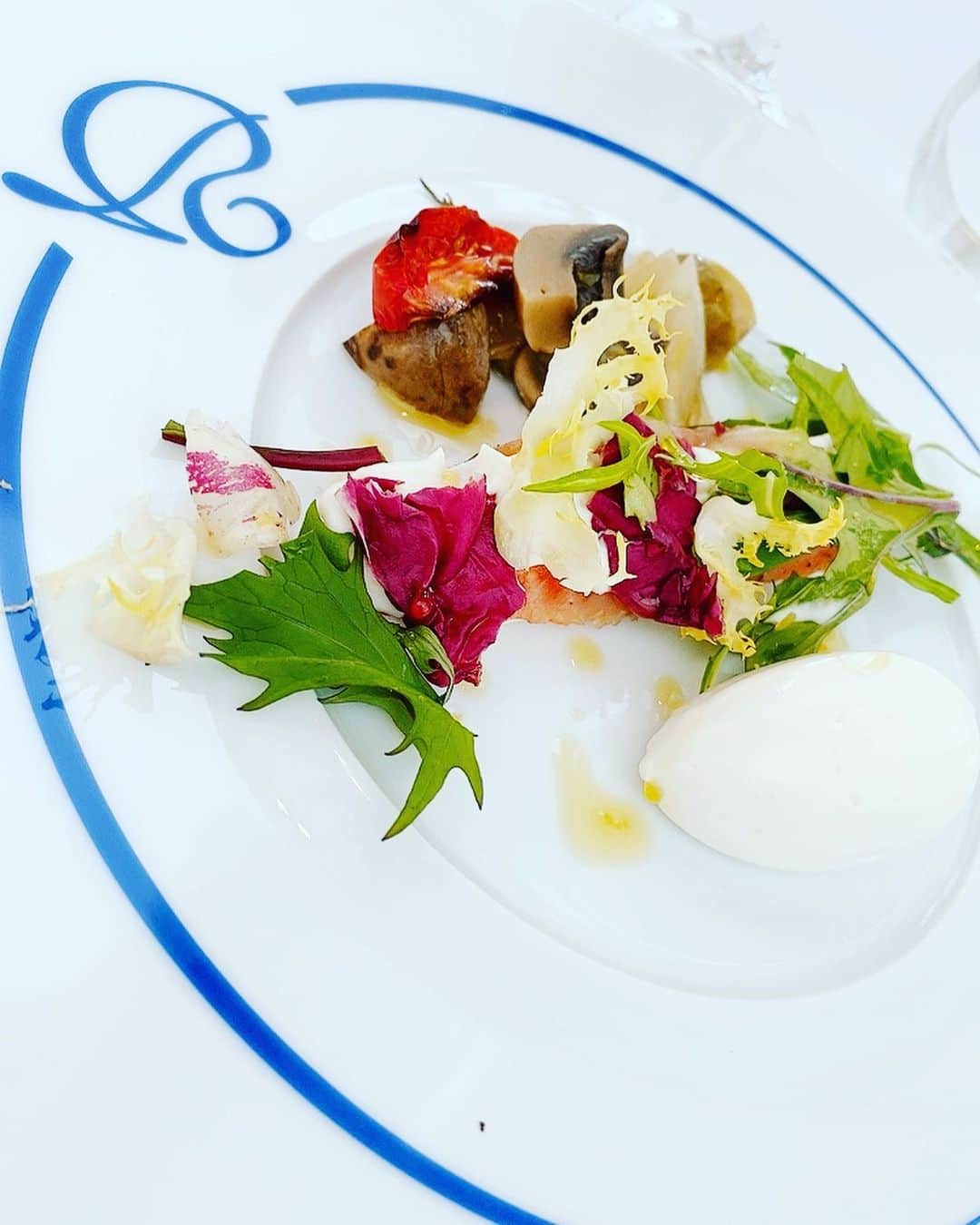 江辺香織さんのインスタグラム写真 - (江辺香織Instagram)「今年お外で初ランチ♡ 広尾のひらまつレゼルブ  ベビーフレンドリーで居心地の良い空間でした♡  デザート素敵すぎて撮り忘れた。」1月4日 15時52分 - kaori.ebe