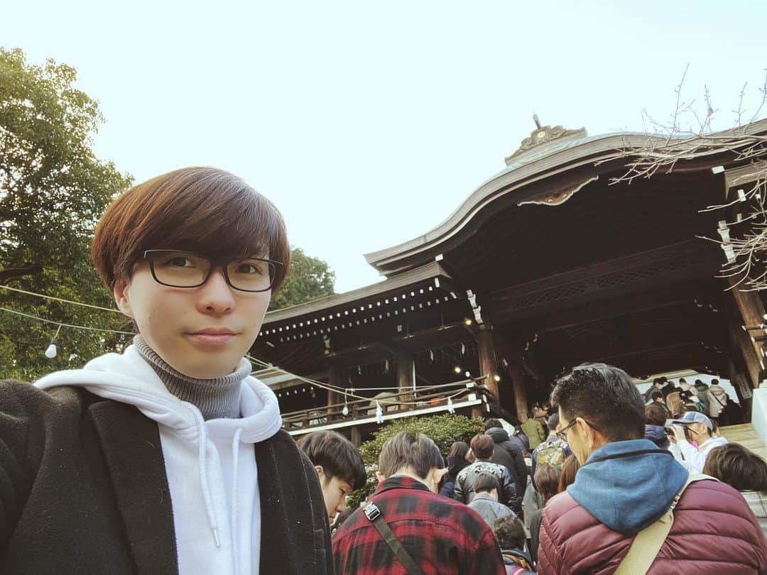TSUCHIYAのインスタグラム：「みんな初詣行きました？？ ⛩⛩⛩⛩⛩⛩⛩⛩ ＊ 今年の年始は暖かく、ゆったりとお参りできました〜 ＊ いい年になりますように〜🙏🙏 ＊ #2020年 #初詣 #近江神宮 #伏見稲荷 #Qyoto #TSUCHIYA #kyoto #shiga #musician #guitarist #band」