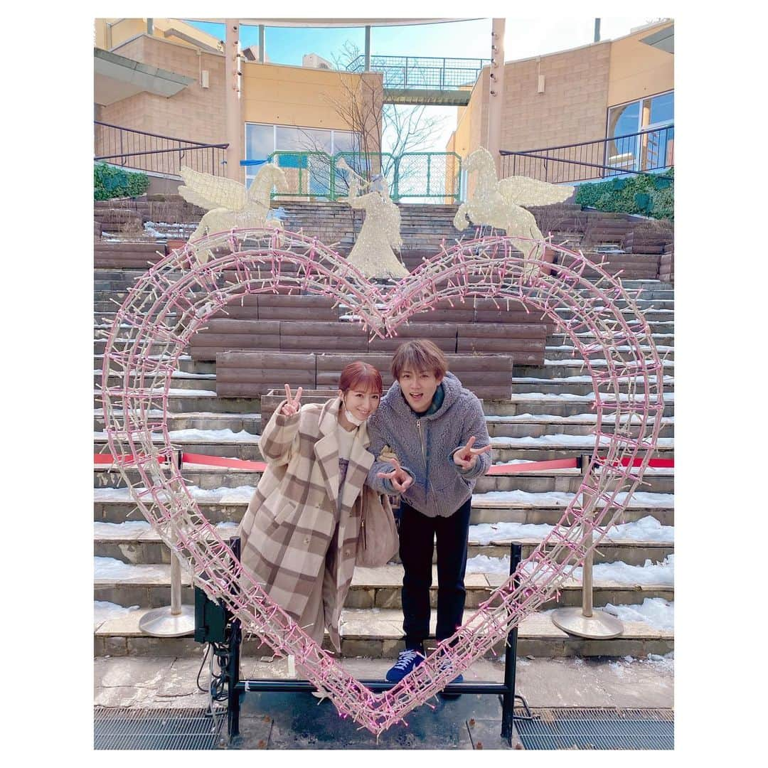 辻希美さんのインスタグラム写真 - (辻希美Instagram)「旧軽井沢銀座でツーショット😁💕💕✨✨ #軽井沢 #希空にパパと2人で撮りなよって言われ #撮った写真が凄いいい写真 #☺️💕 #♡」1月4日 16時20分 - tsujinozomi_official