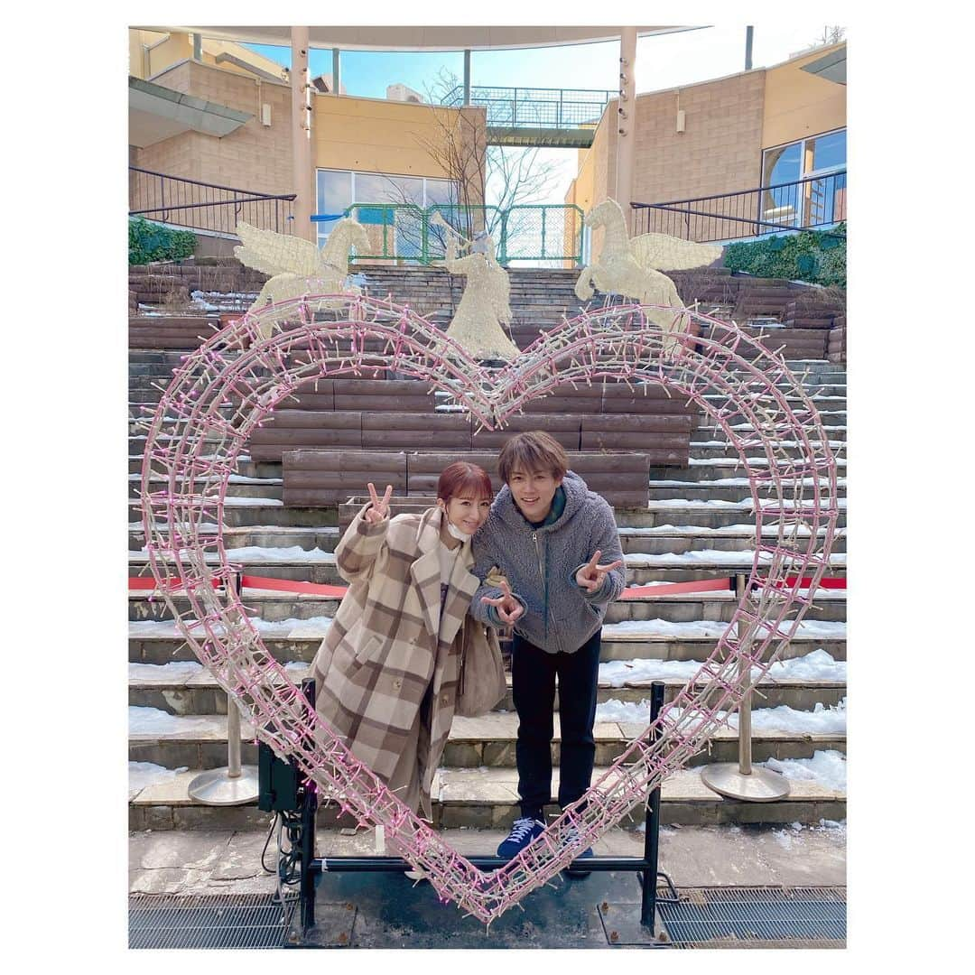 辻希美さんのインスタグラム写真 - (辻希美Instagram)「旧軽井沢銀座でツーショット😁💕💕✨✨ #軽井沢 #希空にパパと2人で撮りなよって言われ #撮った写真が凄いいい写真 #☺️💕 #♡」1月4日 16時20分 - tsujinozomi_official