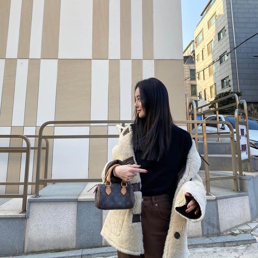 ジュヨン さんのインスタグラム写真 - (ジュヨン Instagram)「한국은 춥네용  #머리잘랐는데 ☺️」1月4日 16時37分 - jupppal