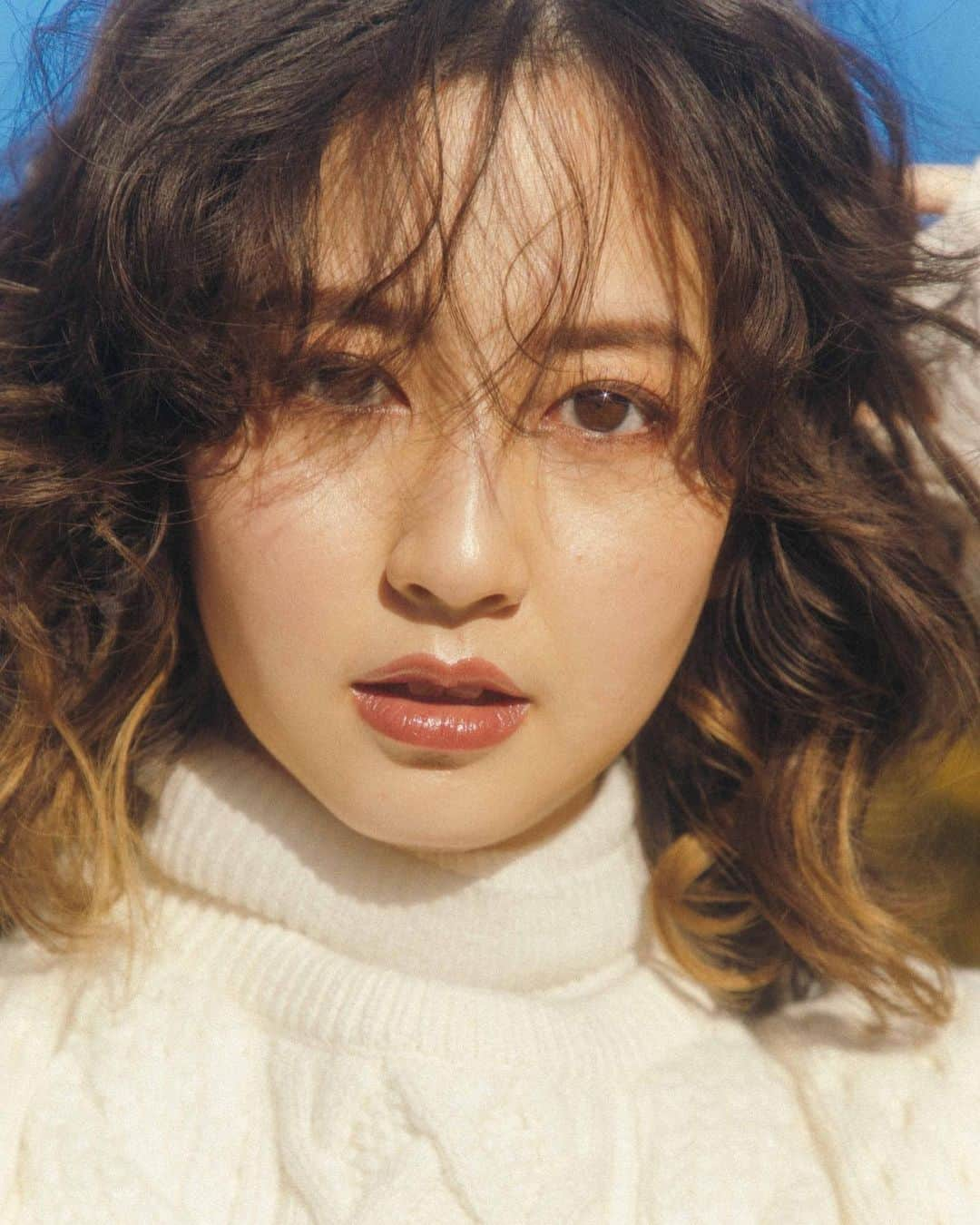 河北麻友子さんのインスタグラム写真 - (河北麻友子Instagram)「遅れましたが、あけましておめでとうございます！🎍⛩🌅 Life is full of ups and downs but thanks to you guys, I can never feel down. Thanks for being my support. I love you so much, Happy New Year! May the new year bring all the good things in life you truly deserve! #HappyNewYear2020」1月4日 16時50分 - mayukokawakitaofficial