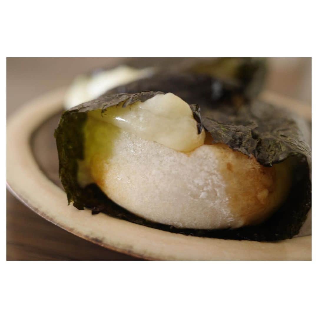高垣麗子さんのインスタグラム写真 - (高垣麗子Instagram)「・ ・ ・ 何個でも食べられる 毎年恒例 おじさんのお餅⚪︎◯ チーズ・醤油・海苔 が一番好きな食べ方です⚪︎◯ ・ ・ #餅 #もちもち #テレビ　からも #お餅の歌が聞こえてくる」1月4日 8時08分 - reikotakagaki