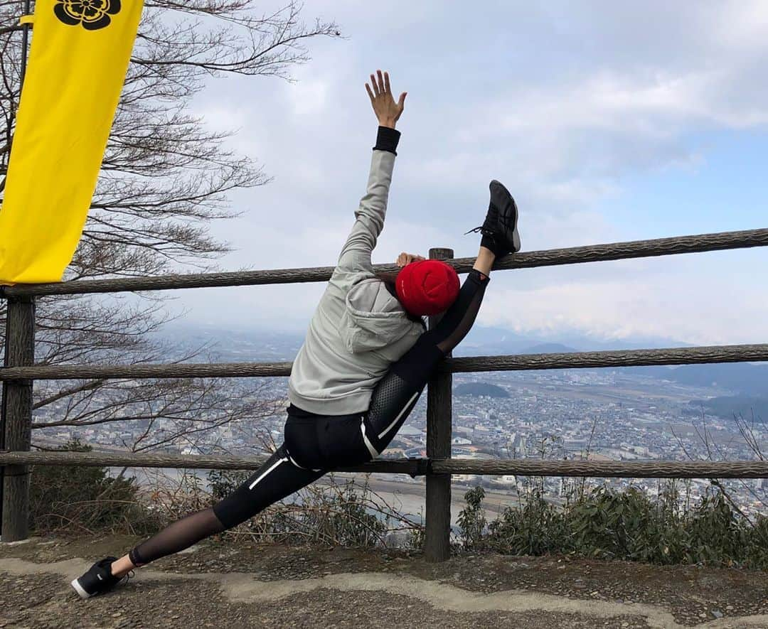 坪井保菜美さんのインスタグラム写真 - (坪井保菜美Instagram)「岐阜城 たくさんの人たちが登ってた！ すれ違う人みんなと挨拶できてすごくいい♩  #岐阜 #岐阜城 #金華山 #登山 #山登り  #新体操 #柔軟 #ストレッチ #ヨガ」1月4日 8時28分 - honamitsuboi