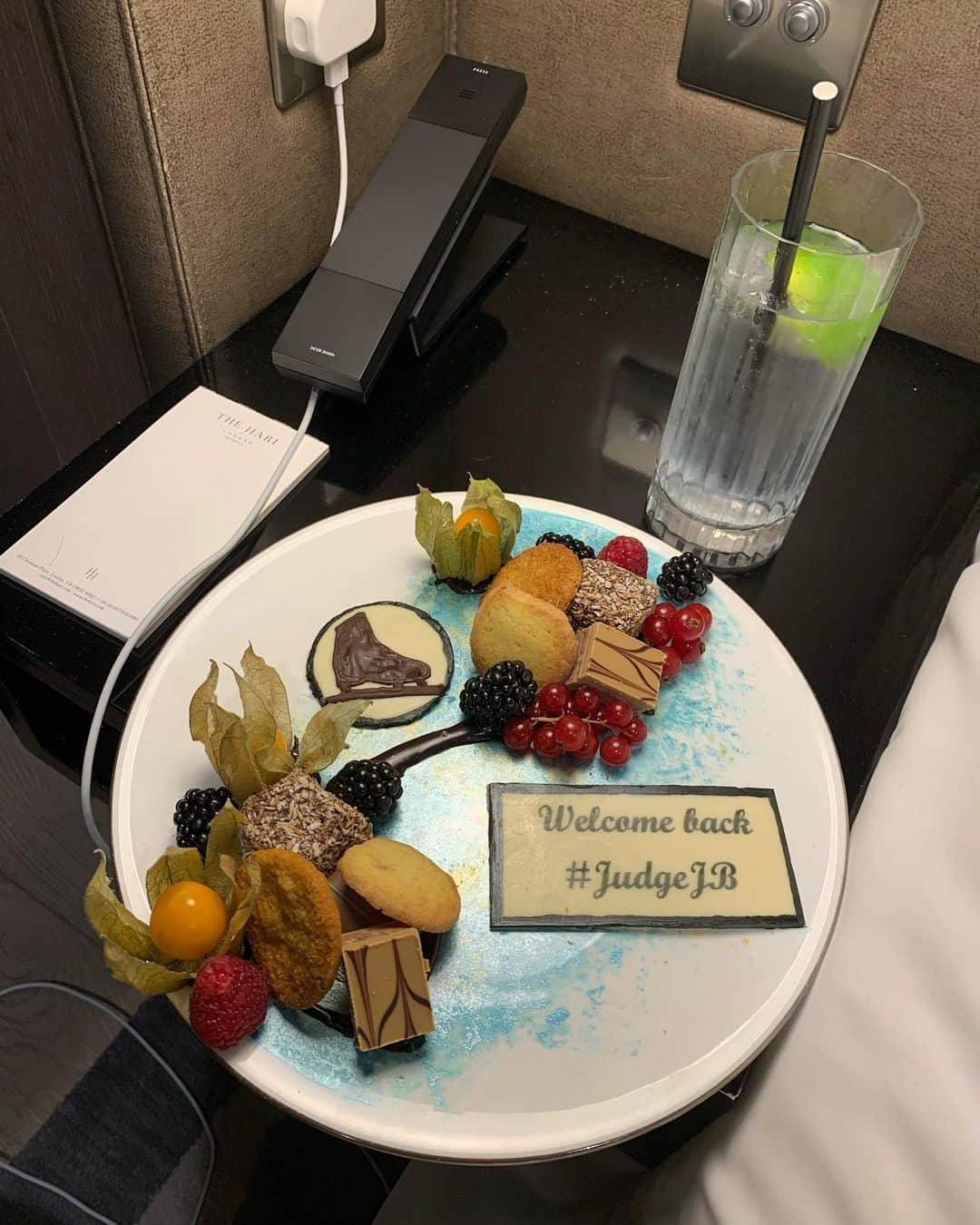 ジョン・バロウマンさんのインスタグラム写真 - (ジョン・バロウマンInstagram)「#judgejb is now gonna be naughty and eat this! Am I being greedy....you be the #judge (mwahaha)  Thanks @theharilondon glad to see your excited for @dancingonice on @itv this Sunday. Jb . . #badgerman #icejudge #judgejb #fabulous」1月4日 8時27分 - johnscotbarrowman