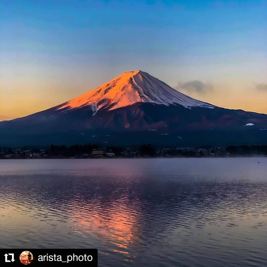 カメラのキタムラさんのインスタグラム写真 - (カメラのキタムラInstagram)「#Repost @arista_photo 様  今年も　#キタムラ写真投稿　で 皆様の写真投稿をお待ちしております！ • • • • • • Mount Fuji （富士山） . 2020.1.3 今年もよろしくお願いします。 ♒️今年の運勢♒️ 全体運 今年は新たな門出がたくさんある嬉しい1年になりそうです。 今、目の前にあるものや人を大切にしていくこと。 2020年は自分の気持ちを隠さずに表に出す練習も少しずつしていきましょう。 仕事運 テーマは「断捨離」。これからの自分がやることとやらないことをはっきりと区別していく一年。 優先順位を決めていくことが運気アップのカギです。 人間関係のも断捨離をすると、断捨離をしてあいたスペースに良い縁が流れ込んでくるでしょう。 . . やっと後厄‼︎ 今年は良い年で充実した年にします🤙 みーんな富士山postしてるから 乗っかってみた🗻 また富士山撮りに行きたいなー❤️ 行けるように頑張ろ😃 . . .  𓇼---------- ✂︎------------✂︎ ----------𓇼 #日本の絶景 #富士山 #だれどこフォトコン #オススメノリーナ #月刊8月のクリスマス #カメラ好きな人と繋がりたい  #カメラのある生活 #関西カメラ部 #大阪カメラ部  #東京カメラ部 #ファインダー越しの私の世界  #写真で伝えたい私の世界  #ダレカニミセタイケシキ #土曜日の小旅行  #japan_daytime_view #lovers_nippon  #retrip_nippon #japan_of_insta #_photo_japan_  #photo_jpn #a7ⅲ #sonyphotography #art_of_japan_  #look_japan #風景写真 #daily_photo_japan  #楽天トラベル2019ベストトリップ」1月4日 9時05分 - camera_kitamura