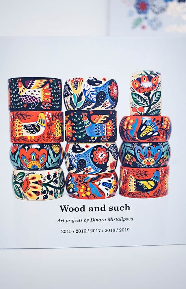 Dinara Mirtalipovaのインスタグラム：「Every year I archive my paintings and drawings, label my folders and put it away on a shelf. Since some original works have left my studio, this year I decided to create a book for them. It’s one of those self published photo books for my personal archives, but I gladly uploaded a pdf for those who wants to see it closely at their own speed, hop on to my website 👉 mirdinara.com.  I called it “Wood and Such” since it’s mostly about painted objects like wooden bangle bracelets, bead necklaces, wood slices, Easter eggs and chairs 😊 #mirdinarabeadsandbracelets  #mirdinarakokeshiandmatryoshka  #mirdinaraeggs」