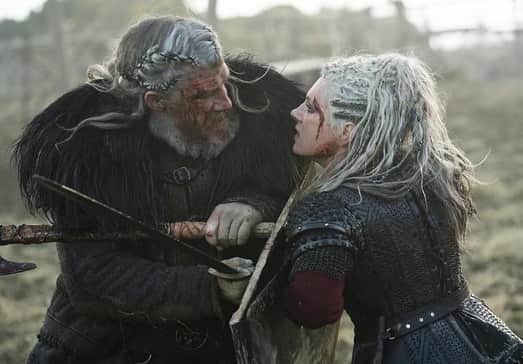 キャサリン・ウィニックのインスタグラム：「Sneak peek of next weeks episode.. #Vikings」