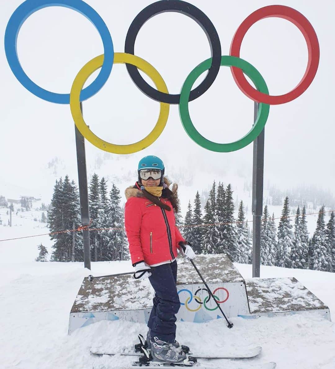 マキ・コニクソンさんのインスタグラム写真 - (マキ・コニクソンInstagram)「ウィスラーは2010年に行われたバンクーバーオリンピックのほとんどの山岳競技の主要会場となったんですよ！❄️☃️ 今日は軽く流して明日に備えよう！⛷ #ウィスラーのおすそ分け❄️ #whistlerblackcomb」1月4日 9時46分 - makikonikson