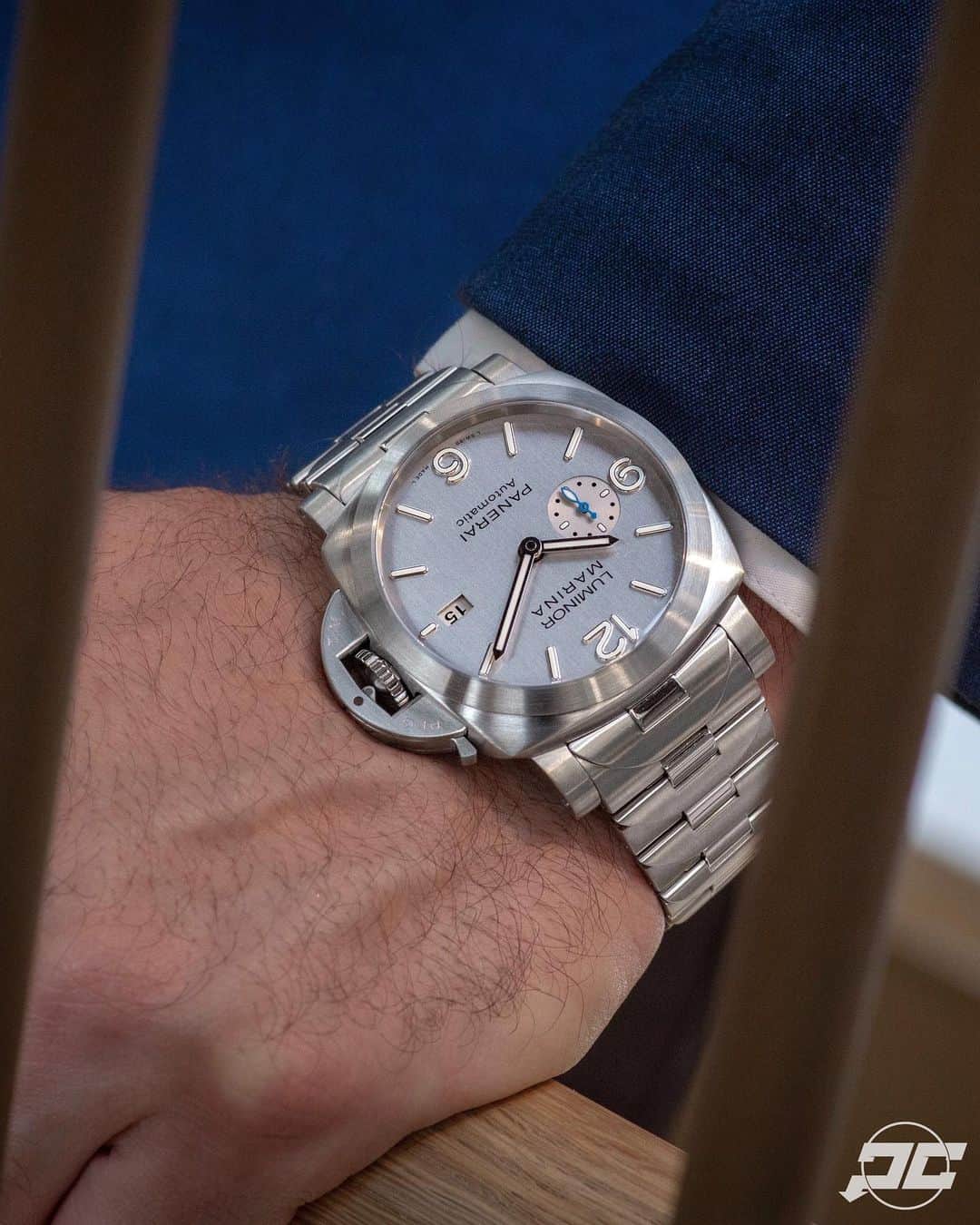 パネライのインスタグラム：「Kind of a love or hate piece when it first came out. Is it still that way after it’s been out for a while? Despite people’s polarizing thoughts it’s become a big seller.  The #Panerai #PAM978 44mm Luminor Marina with brushes stainless steel dial and stainless steel bracelet. So time to weigh in again. What do you think? #paneraicentral」