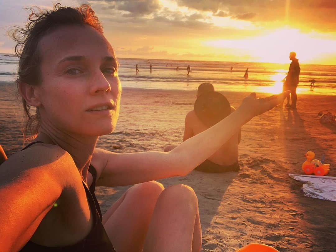 ダイアン・クルーガーさんのインスタグラム写真 - (ダイアン・クルーガーInstagram)「I’m gonna follow the sun right here 🏖」1月4日 10時28分 - dianekruger