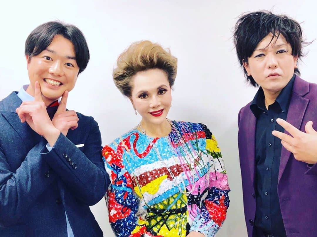 しゅうぺいさんのインスタグラム写真 - (しゅうぺいInstagram)「デヴィ夫人と一緒にお仕事出来るとは✨✨ これぞと言うオーラを放たれてました🌈 世界を見た瞬間でしたね‼️ 目指すぞ〜✌️ #デヴィ夫人 #ぺこぱ #サンミュージック #ななにー #KEIRINグランプリ2019 #おくんなましー #シュウペイポーズ」1月4日 10時29分 - pekopa.shupei