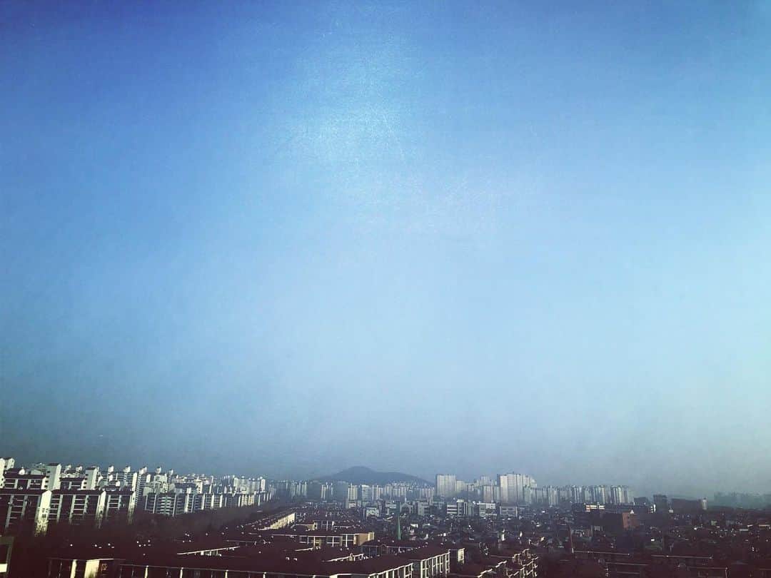イ・スンヒョのインスタグラム：「새해 인사가 늦었네요. 올 한해도 모두 행복하시길! happy new year~ :)」