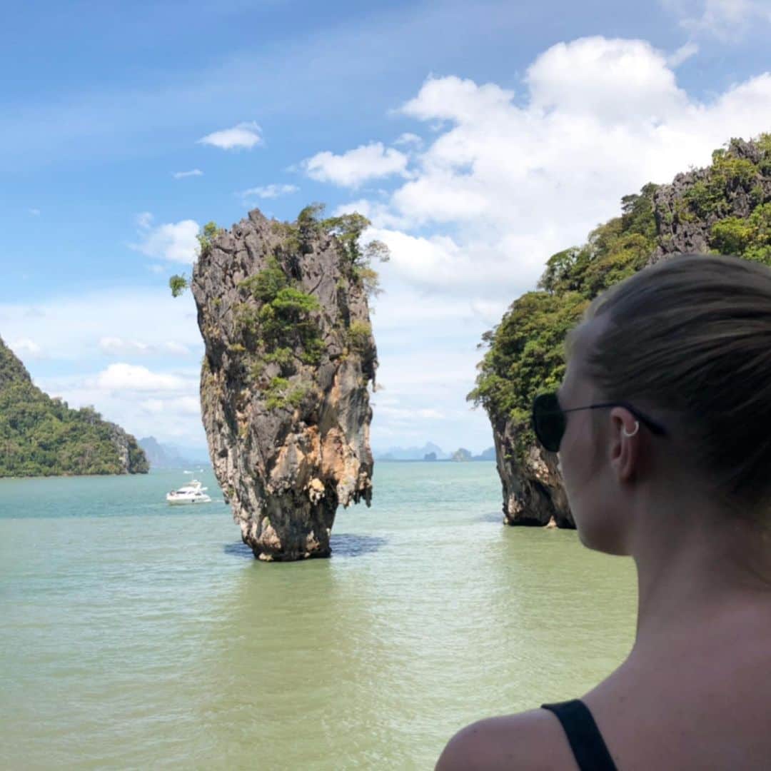 Lexi Bolingのインスタグラム：「Magical, mystical Thailand 💚」