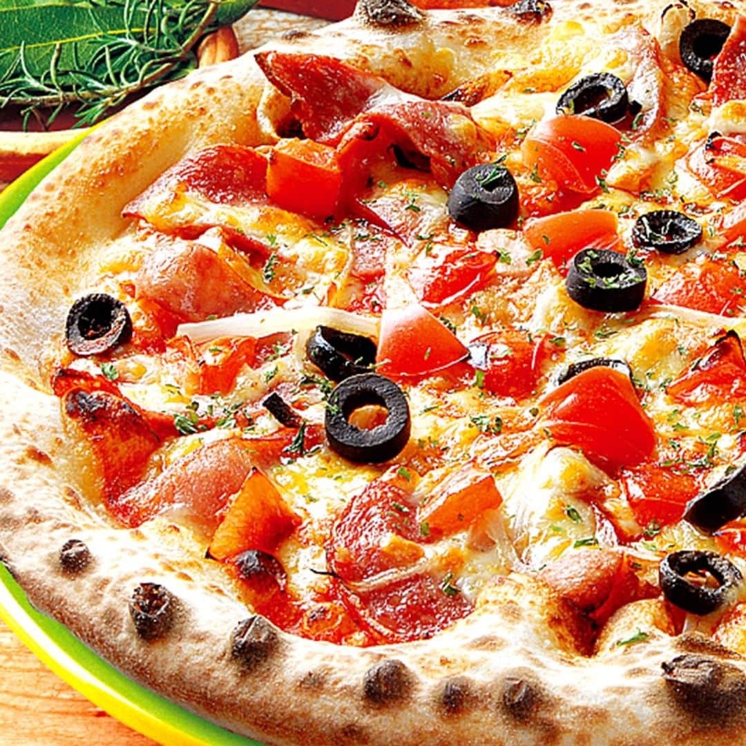 宅配ピザ「ナポリの窯」さんのインスタグラム写真 - (宅配ピザ「ナポリの窯」Instagram)「本日の一品😆  シェフズミックス🍕 自社開発の特別なトマトソースにシェフが選んだお薦めをトッピング🎵  @napolinokama  #ナポリの窯 #pizza #ピザ #宅配ピザ #出前 #デリバリー #テイクアウト #テイクアウトグルメ #新年会 #あけましておめでとうございます #ピザ好きな人と繋がりたい #吹田グルメ #阿倍野グルメ #福島区グルメ #神戸グルメ #西宮グルメ #名古屋グルメ #instagood #foodstagram #instafood #pizzastagram #🍕」1月4日 11時15分 - napolinokama