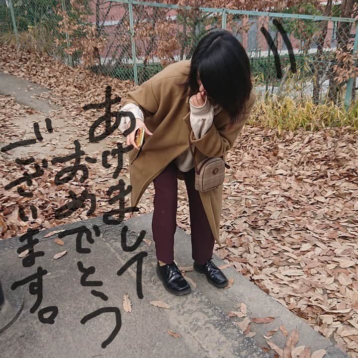 春川芽生のインスタグラム：「インスタをみてくださってるみなさーん！ あけまして おめでとう ございます 🐭🐁🐹 2020年ですって！ 19のドキドキ感から繰り上がって スカッと区切り良い一年になりそうですね！ え！！！！！ . ぼくは今年も初詣三回行って お友達の振袖詣を撮ってきました！ 例年より"明けた感"はないですが しっっっかりお正月を堪能してます◎  だって3キロ太った！！！！！！！！！ 今年も何卒よろしくお願い申し上げます･:*+.\(( °ω° ))/.:+」
