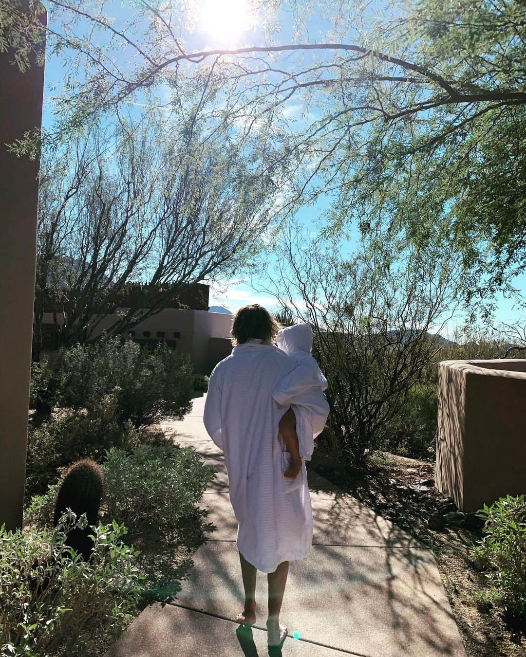 のインスタグラム：「I know at some point my body will give out but if my heart could carry her this walk would last forever.」