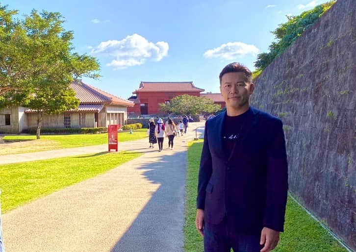 須藤元気さんのインスタグラム写真 - (須藤元気Instagram)「首里城へ視察に来ました。火災があってから2ヶ月が過ぎ全体の約8割が見学可能になっていました。再建に向けて出来ることをやっていきたいと思います。#首里城 #沖縄」1月4日 11時35分 - sudogenki