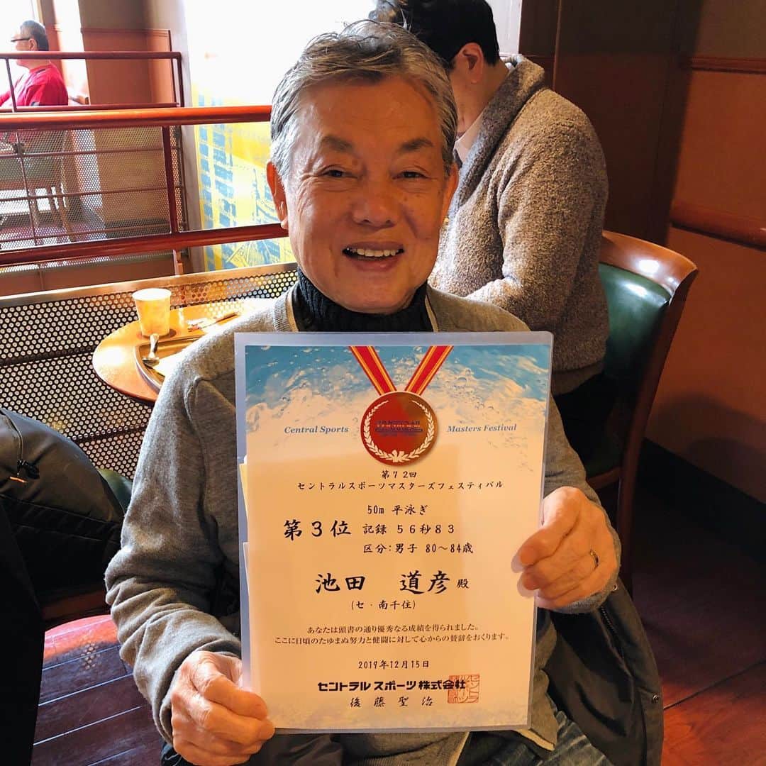 池田有希子のインスタグラム：「お墓参りで数ヶ月ぶりに浅草へ。父は元気です。元気過ぎます。水泳の公式レースで80歳〜84歳の部、3位だって！」