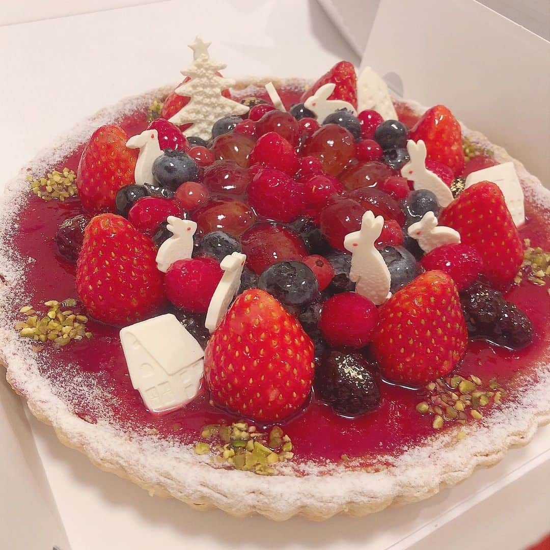てぃーみきのインスタグラム：「すっごい今更だけど、 クリスマスイブに食べたケーキ美味しかった🎄」