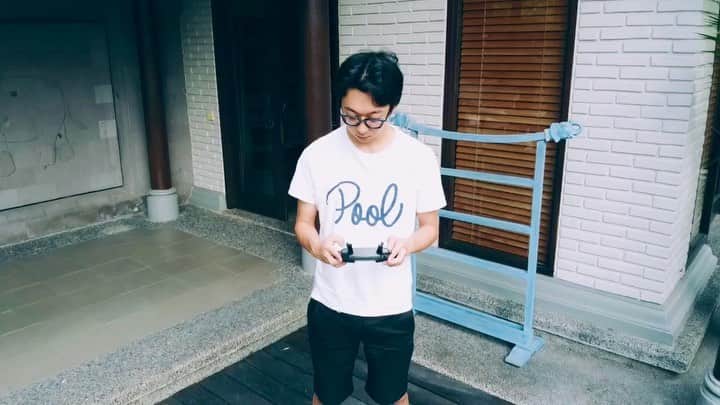 吉田拓巳のインスタグラム：「最終日は急遽ホテルを変更してウブドに。 5ヘクタールの水田に囲まれたホテル！ またしてもドローンで撮影してみたけど、全然規模感伝わらない絵に... そもそも部屋も入り切ってない 笑 フットワーク軽くて本当に良かったと思った、バリ最終日でした。」