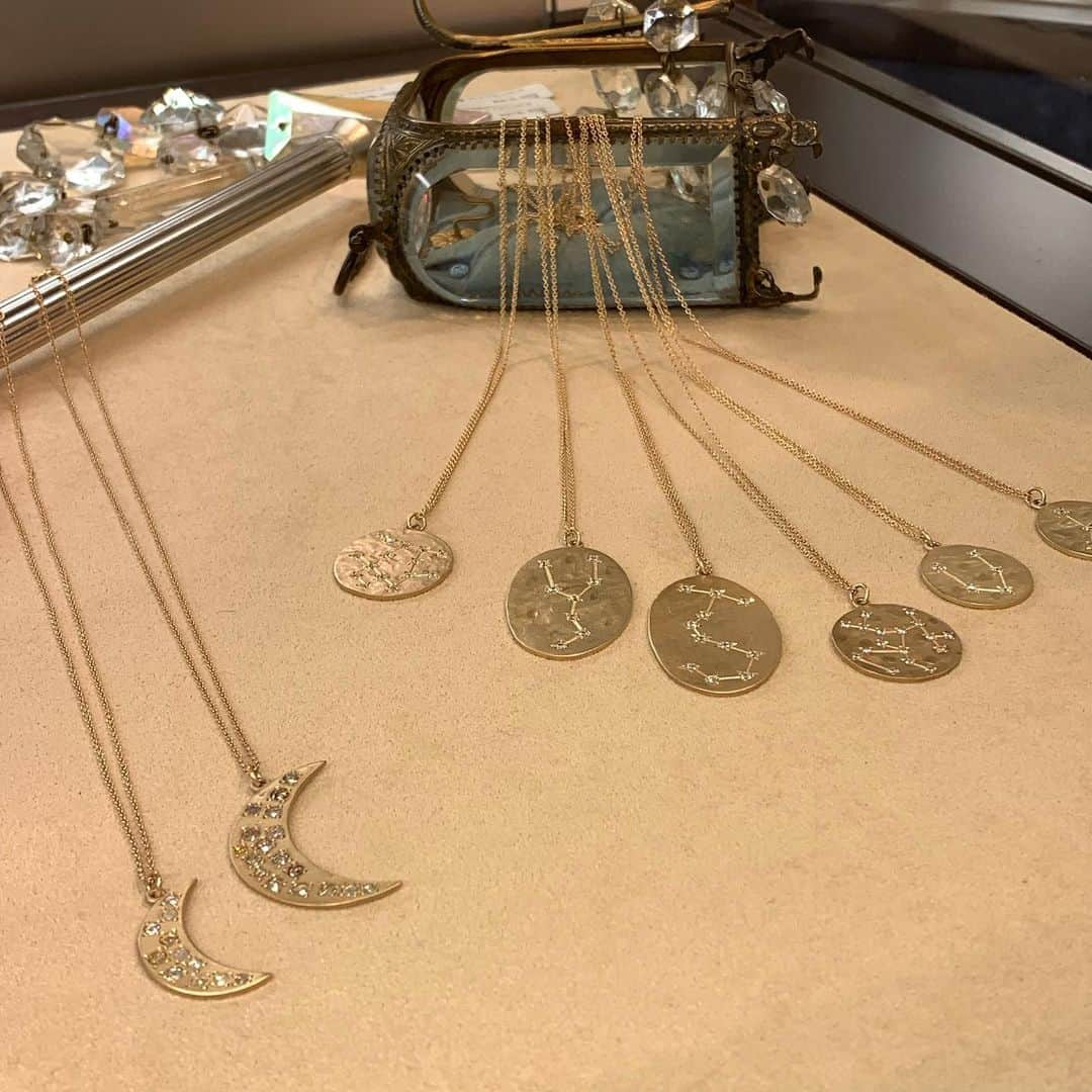 HANKYU.MODEさんのインスタグラム写真 - (HANKYU.MODEInstagram)「H.P.FRANCE BIJOUX “WISH UPON A STAR” Until 1/7 At 1F Promotion Space11 詳しくはプロフィールURLをチェック！ #Hankyu #HANKYUMODE #umedahankyu #阪急うめだ本店 #うめだ阪急 #阪急百貨店 #osaka #umeda #mode #HPFRANCEBIJOUX #アッシュペーフランス ビジュー #SWEETPEA #スイートピー #誕生石 #BROOKEGREGSON #ブルックグレグソン #星座シリーズ #ジュエリー #jewelry #幸福 #願い #お守り」1月4日 12時01分 - hankyumode